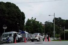 Polisi Tutup Akses Masuk...
