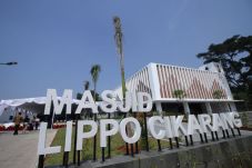 Masjid Tanpa Pintu Hadir...