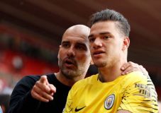Ederson Perpanjang Kontrak...