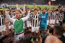 Napoli Menang 2-0, Juventus...