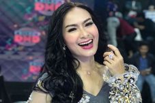 Iis Dahlia Naikkan Tarif...