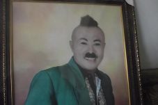 Gogon Mengawali Karier...