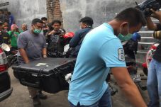 Gegana Bawa Satu Koper...