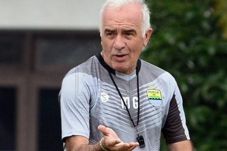 Laga Persebaya vs Persib...