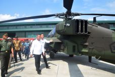 Delapan Heli Tempur...
