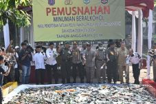Ribuan Botol Miras Hasil...