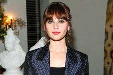 Felicity Jones Dibayar...