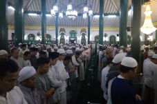 Tarawih Perdana, Ribuan...