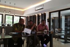 Jam Operasional Karaoke...