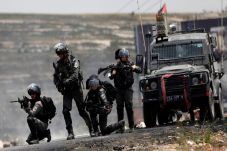 60 Warga Palestina Dibantai,...