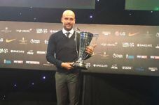 Rebut Gelar Pelatih...