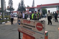 Aparat Bersenjata Lengkap...
