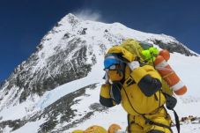 Dua Sherpa Pecahkan...