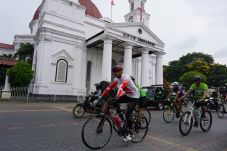 Ngabuburit, Ganjar Gowes...