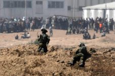 Bantai 60 Warga Palestina,...