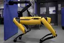 Robo-dog Diluncurkan...