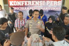 Polisi Amankan Ratusan...