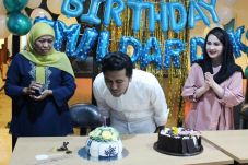 Emil Dardak Rayakan...