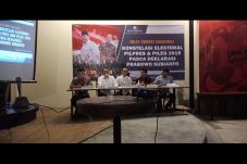 Survei Charta Politica:...