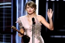 Daftar Pemenang Billboard...