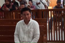 Pengacara Tak Hadir,...