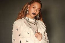 Beyonce Beli Gereja...