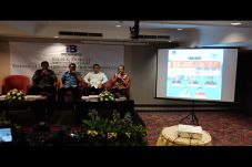 Survei Indo Barometer:...