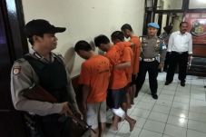 Aniaya Warga, 4 Anggota...