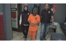 Ironis, Kepala Sekolah...