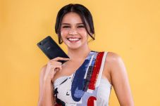 OPPO F7 Youth dengan...