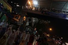 Warga Salat Tarawih...