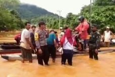 Banjir Bandang Terjang...