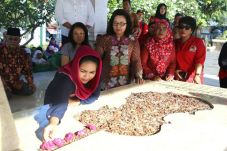 Puti Soekarno Ajak Generasi...