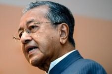 Mahathir Potong Gaji...