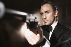 James Bond ke-25 Dapatkan...