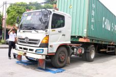 Truk Dilarang Melintas...