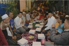 Emil Dardak Sahur dan...