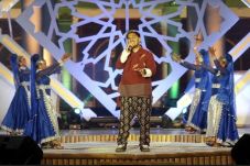 Abdul Idol Sapa Penggemar...