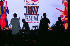 Glenn Fredly Tutup Manis...