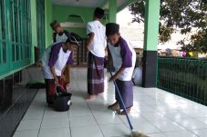 Program Bersih-Bersih...