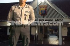 Polres Karawang Buru...