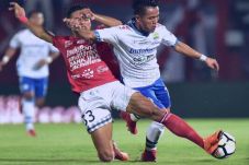 Lawan 10 Pemain, Persib...
