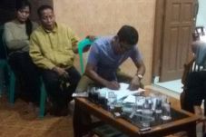 Ditinggal Suami Kerja,...