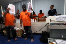 Edarkan Uang Palsu di...