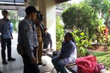 Diduga Ingin Bunuh Diri,...