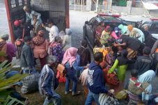 Warga Terdampak Letusan...