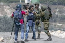 Israel Pertimbangkan...