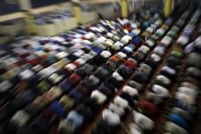 Salat Tarawih Terlalu...