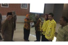 Pemkab Kobar Beri Bantuan...