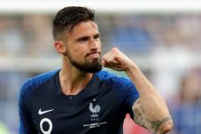 Olivier Giroud Sejajar...